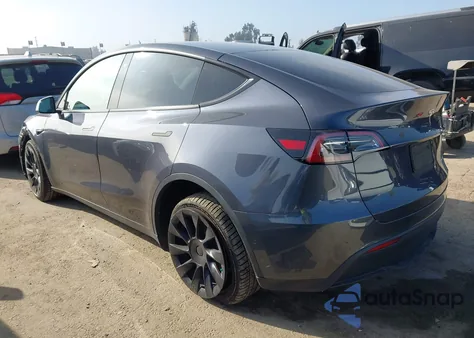 2022 Tesla Model Y Long Range Dual Motor All-Wheel Drive z USA, uszkodzony, nr VIN 7SAYGDEE3NF410748